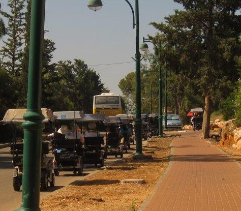 טיול קלנועיות ע'י קובי גולדווסר