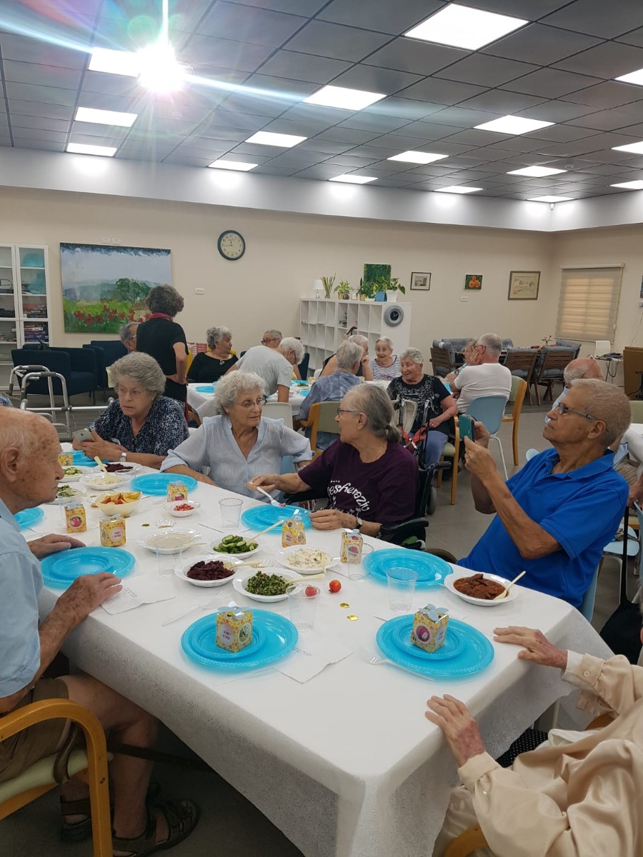 מועדון 60 פלוס. אילן גולדצוויג, נעמי גולדצוויג, אייריס שריף, הלן פרנקלי, נתן גרשוני