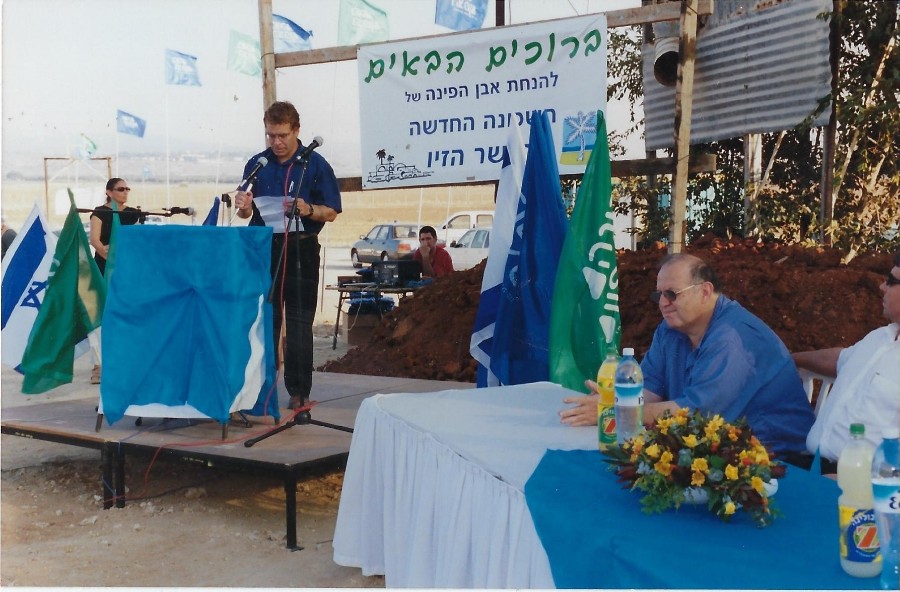 שכונה חדשה הנחת אבן פינה ראש מועצה יהודה שביט יושב שי גרוסמן מדבר