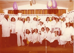fr ayelet - הצוות בבית הספר המקומי, פורים 1975-7 — ‎with ‎‎‎כרמלה נאמ