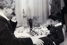 משחק שח עם אשר בן השש