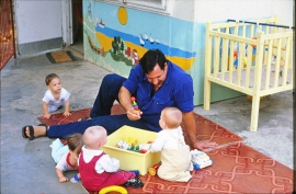 IMG_0002 חגי גבעון עובד בבית התינוקות