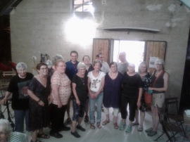 חברים בהרצאה על תנועת "הבונים-דרור" עם רות סטיבנס