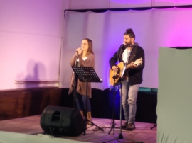 ירדן זיו וענבל משה במופע קבלת שבת מוסיקלית באירוע ART 2022